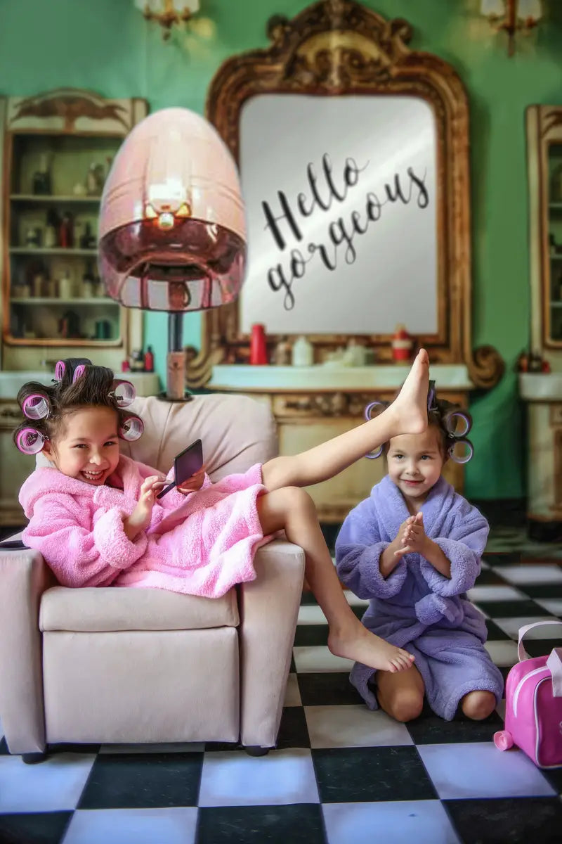 Kate Innen Retro Schönheitssalon Grüne Streifen Wand Hintergrund Entworfen von Emetselch - Kate Backdrop.de