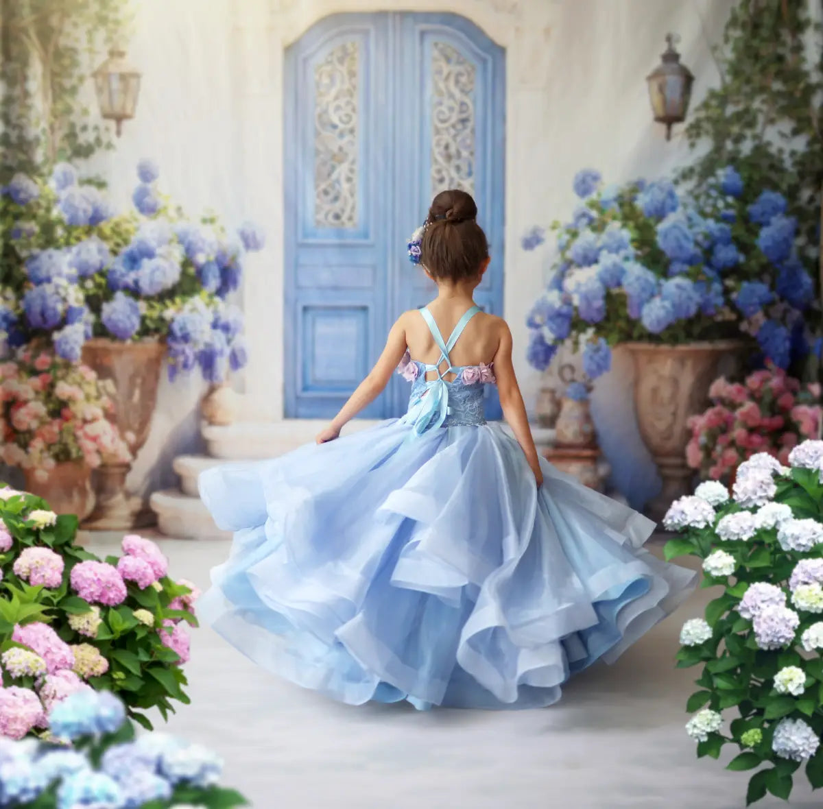 Kate Frühling Blumen Grüne Pflanzen Blaue Tür Hintergrund Entworfen von Emetselch - Kate Backdrop.de