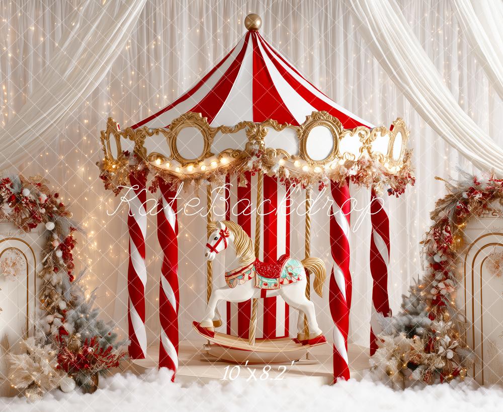 Kate Carousel Pferd Weihnachtsdeko Rot Weiß Hintergrund Entworfen von Patty Roberts - Kate Backdrop.de