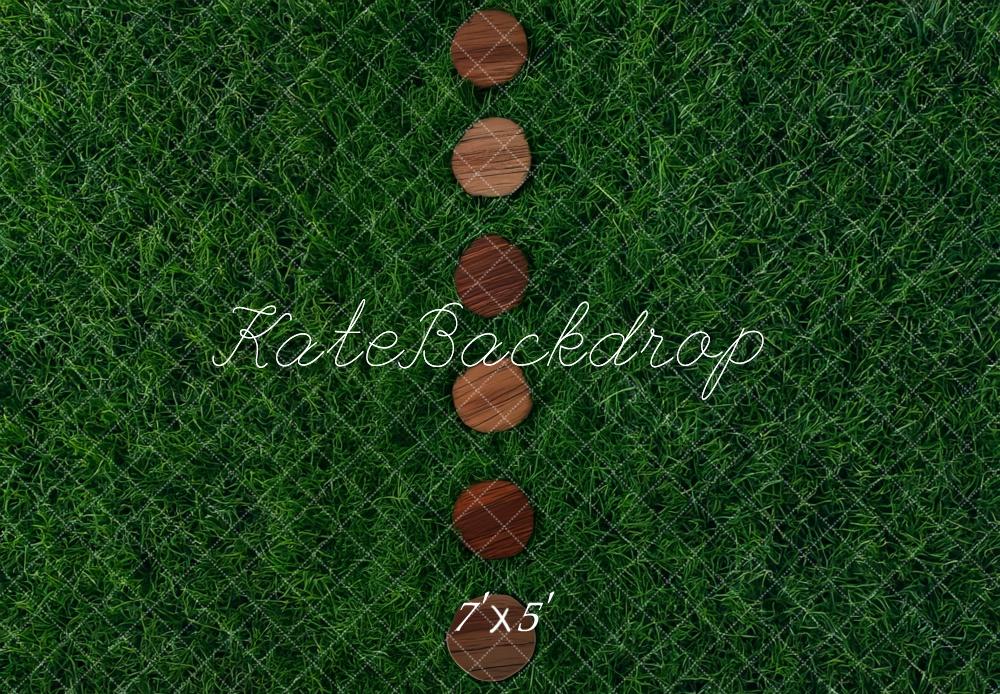 Kate Grün Gras Holzscheiben Hintergrund Entworfen von Mini MakeBelieve