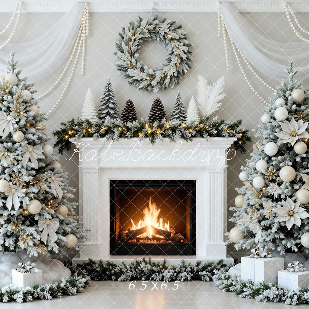Kate Weihnachten Kamin Christbaum Weiß Hintergrund Entworfen von Mini MakeBelieve