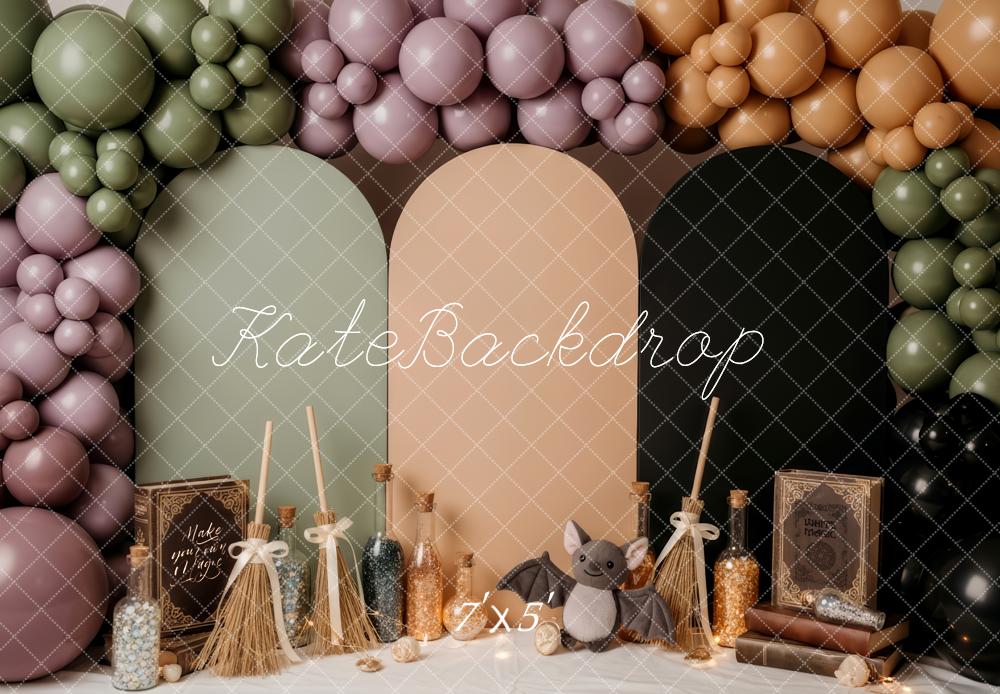 Kate Halloween Ballons Besen Pastell Hintergrund Entworfen von Patty Roberts