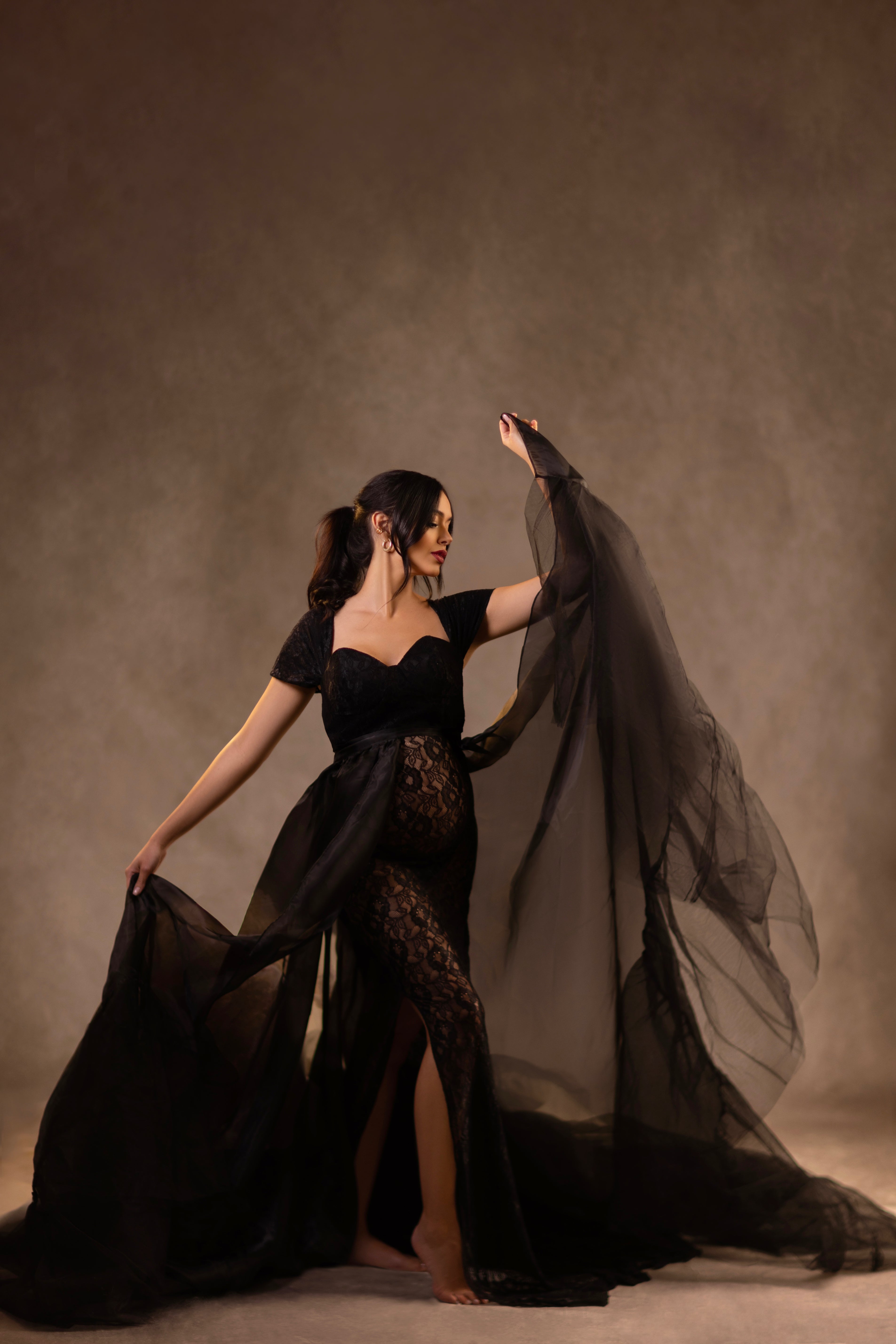 Kate Kurzärmeliges trägerloses schwarzes Mutterschafts-Fotoshooting-Kleid aus Spitze