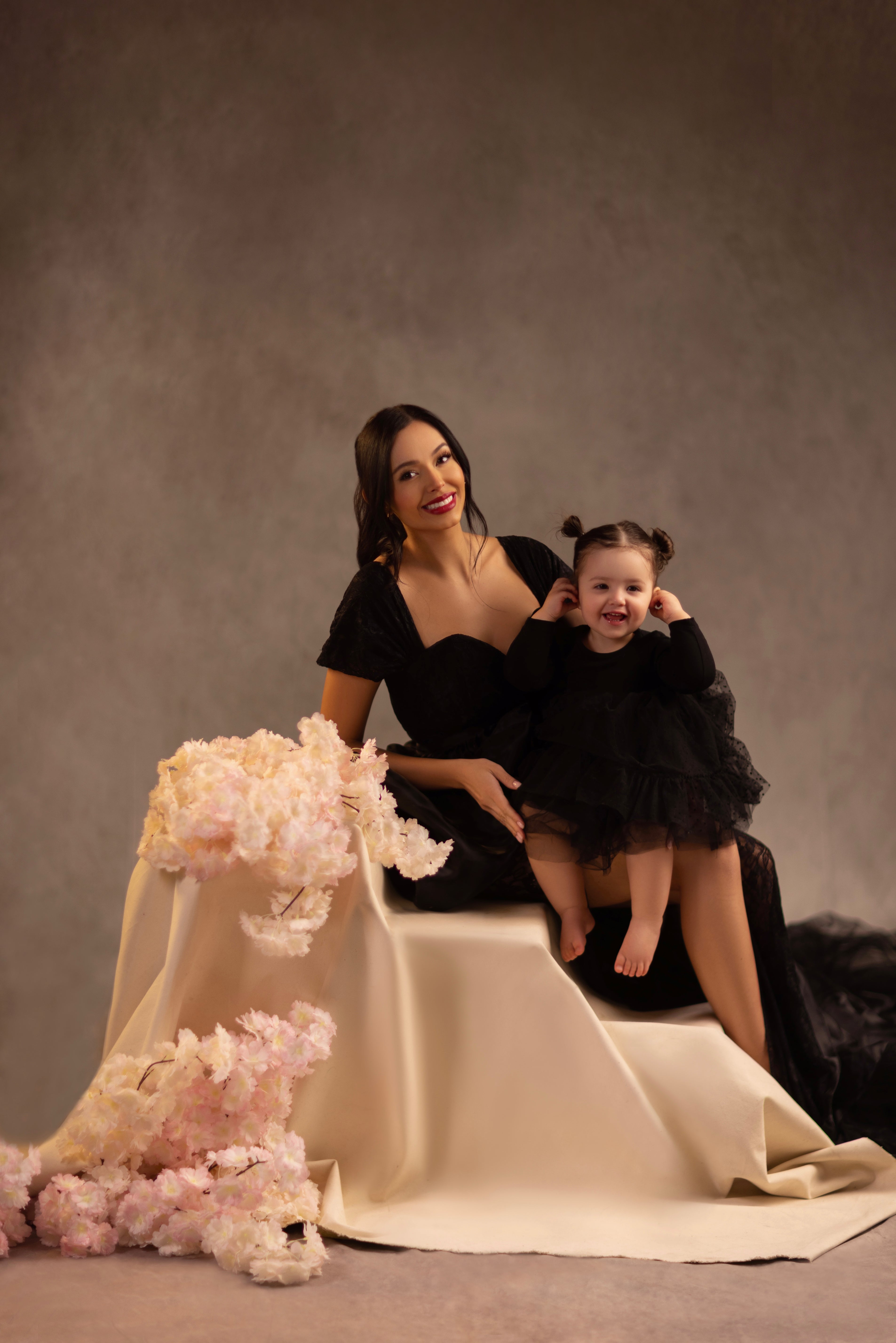 Kate Kurzärmeliges trägerloses schwarzes Mutterschafts-Fotoshooting-Kleid aus Spitze - Kate Backdrop.de