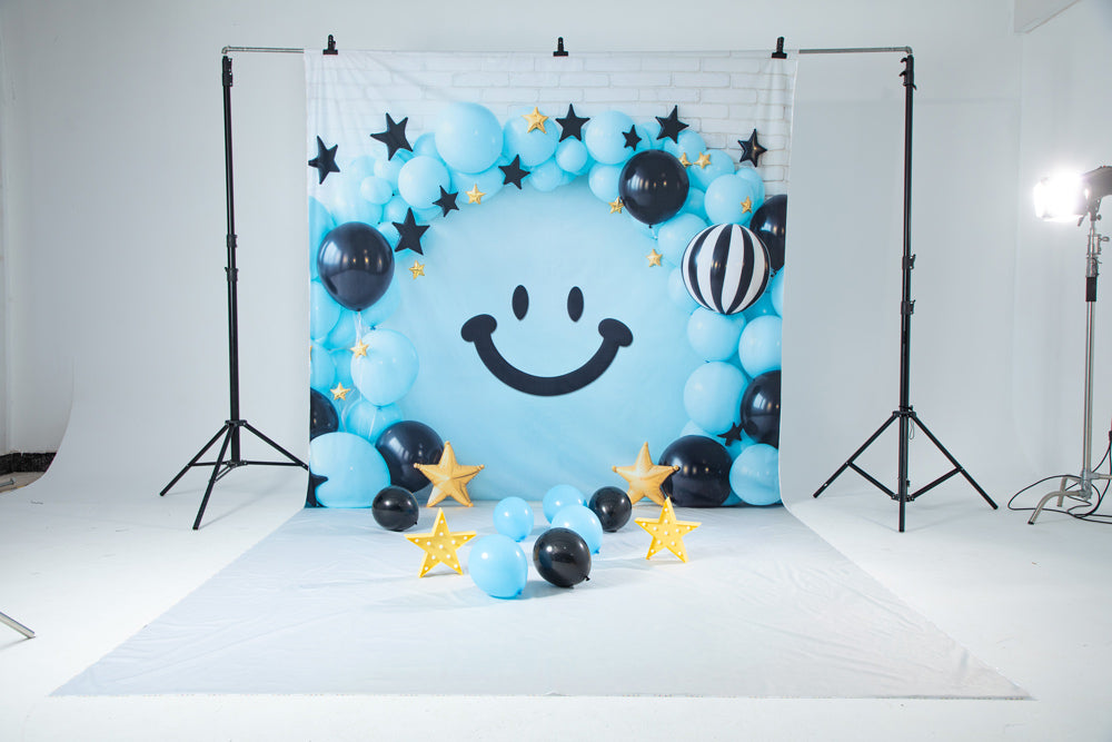 Kate Geburtstag Smiley Ballonbogen Blau Hintergrund Entworfen von Emetselch
