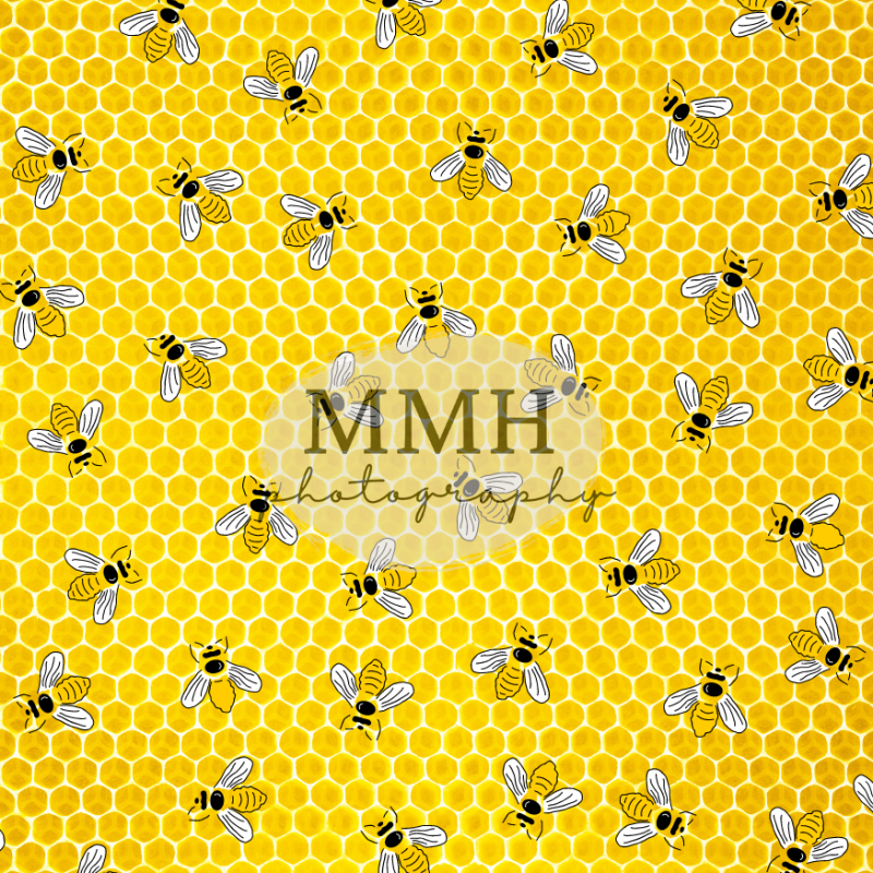 Super Sale-A Kate BEE-Day- Gelber Hintergrund mit Bienenmuster von Melissa McCraw-Hummer