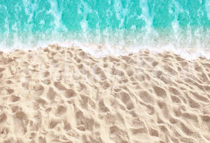 Kate Sommerlicher Sandstrand mit Wasser als Hintergrund von Ashley Paul - Kate Backdrop.de