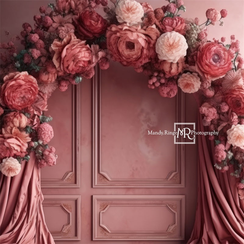 Kate Rosa Blumenbogenwand mit Stoffhintergrund von Mandy Ringe Fotograf