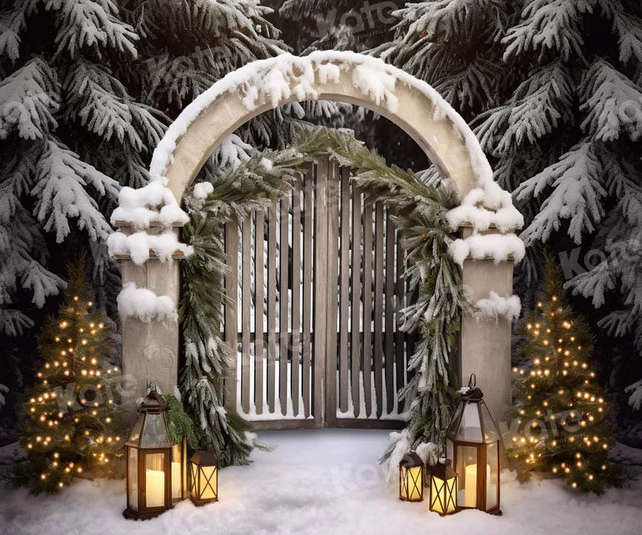 Kate Weihnachten im Freien verschneites Tor Baum Licht Hintergrund von Chain Photography