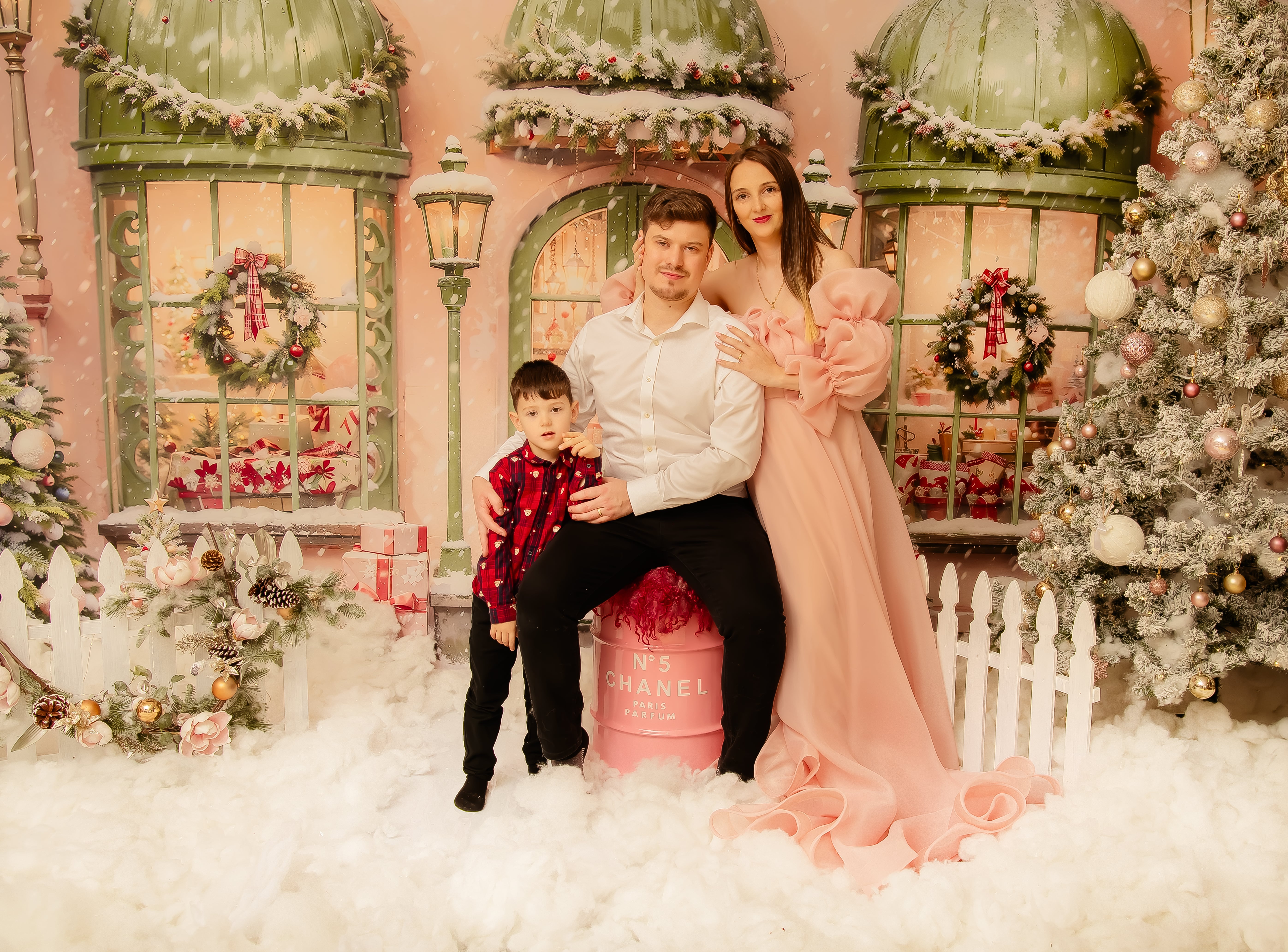 Kate Weihnachten Rosa Haus Schnee Geschenk Straße Hintergrund entworfen von Emetselch - Kate Backdrop.de