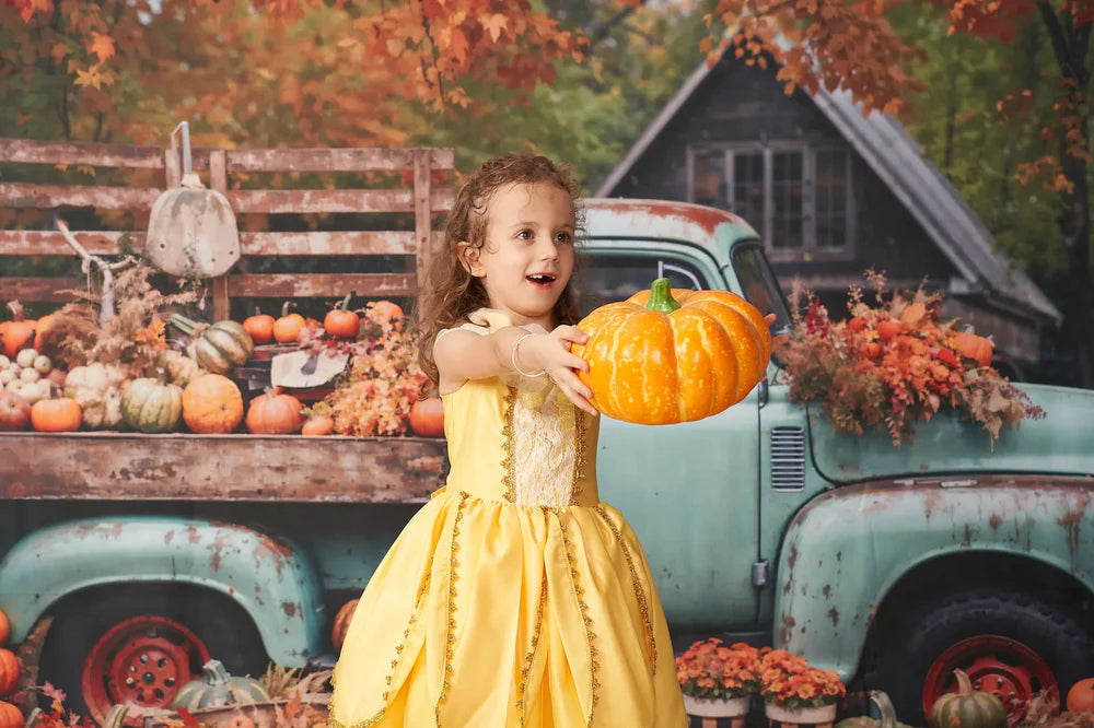 Kate Herbst Truck Goldene Blätter Altes Haus Hintergrund von Chain Photography