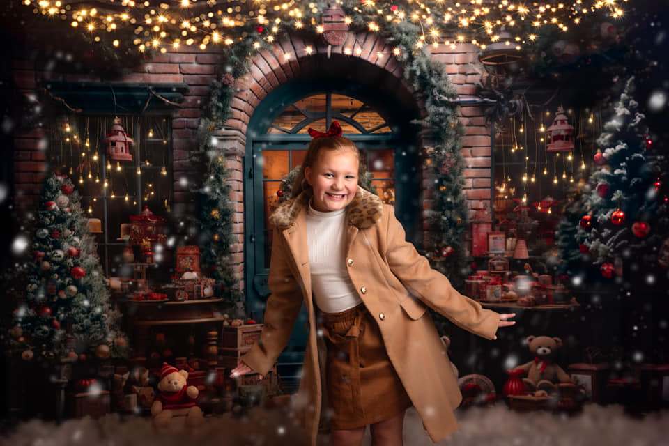 Kate Weihnachten Teddybär Geschenke vor Store Tür Hintergrund von Emetselch