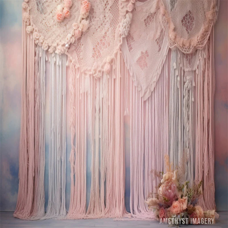 Kate Pastellfarbener Makramee-Vorhang Boho-Hintergrund von Angela Miller