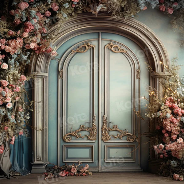 Kate Blaue Tür Rosa Blumenbogen Hintergrund von Emetselch