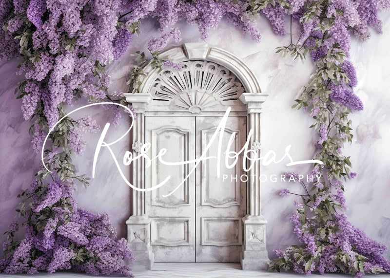 Kate Antike Tür mit lila Blumen als Hintergrund von Rose Abbas - Kate Backdrop.de