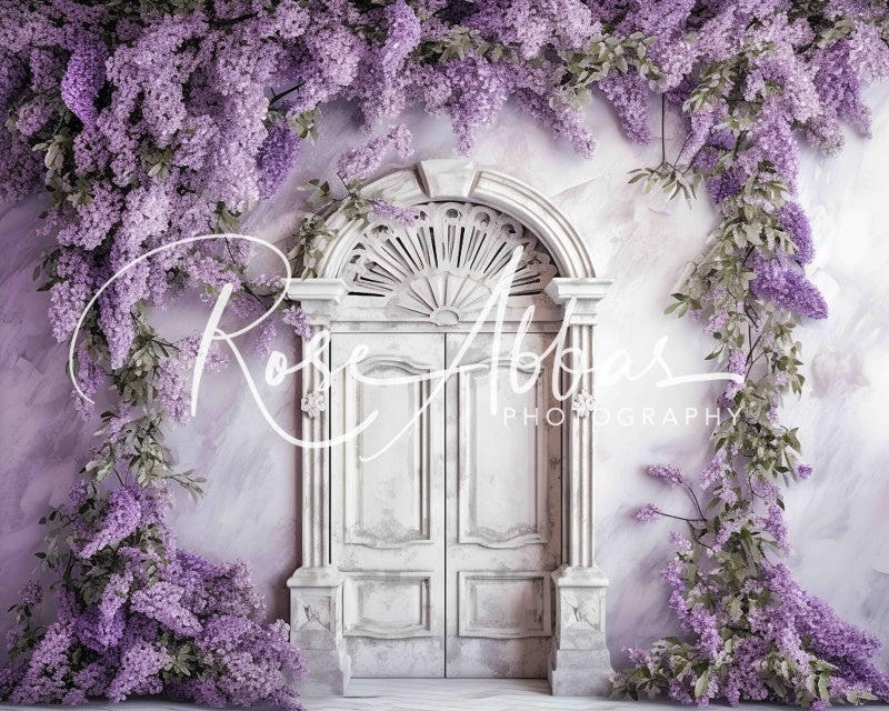 Kate Antike Tür mit lila Blumen als Hintergrund von Rose Abbas - Kate Backdrop.de