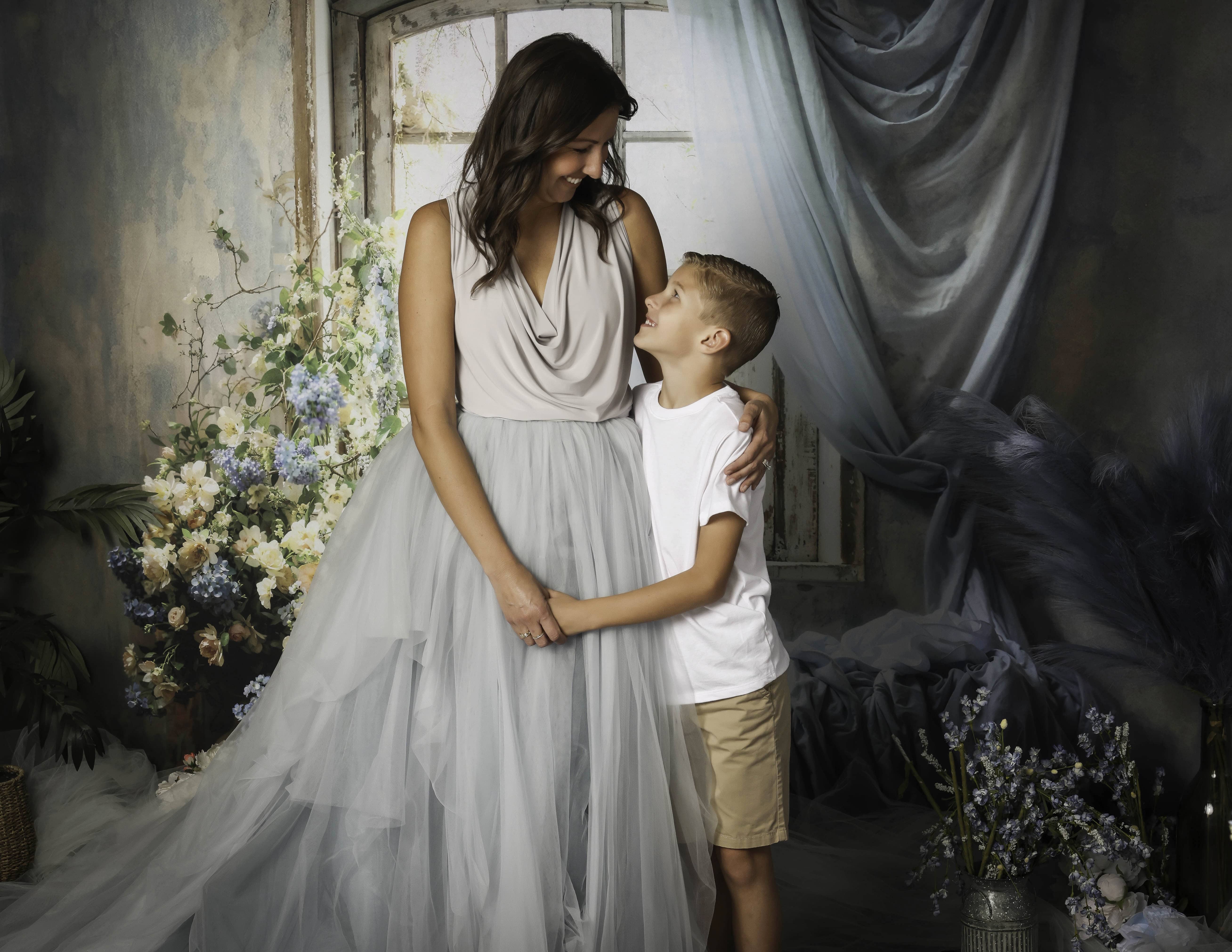 Kate Frühling Blaue Vorhänge Blumen Fenster Zimmer Hintergrund von Emetselch - Kate Backdrop.de