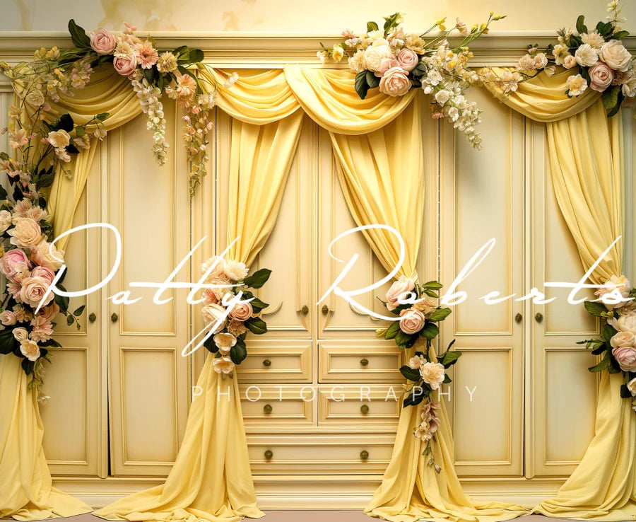 Kate Gelbe Garderobe Hintergrund von Patty Roberts