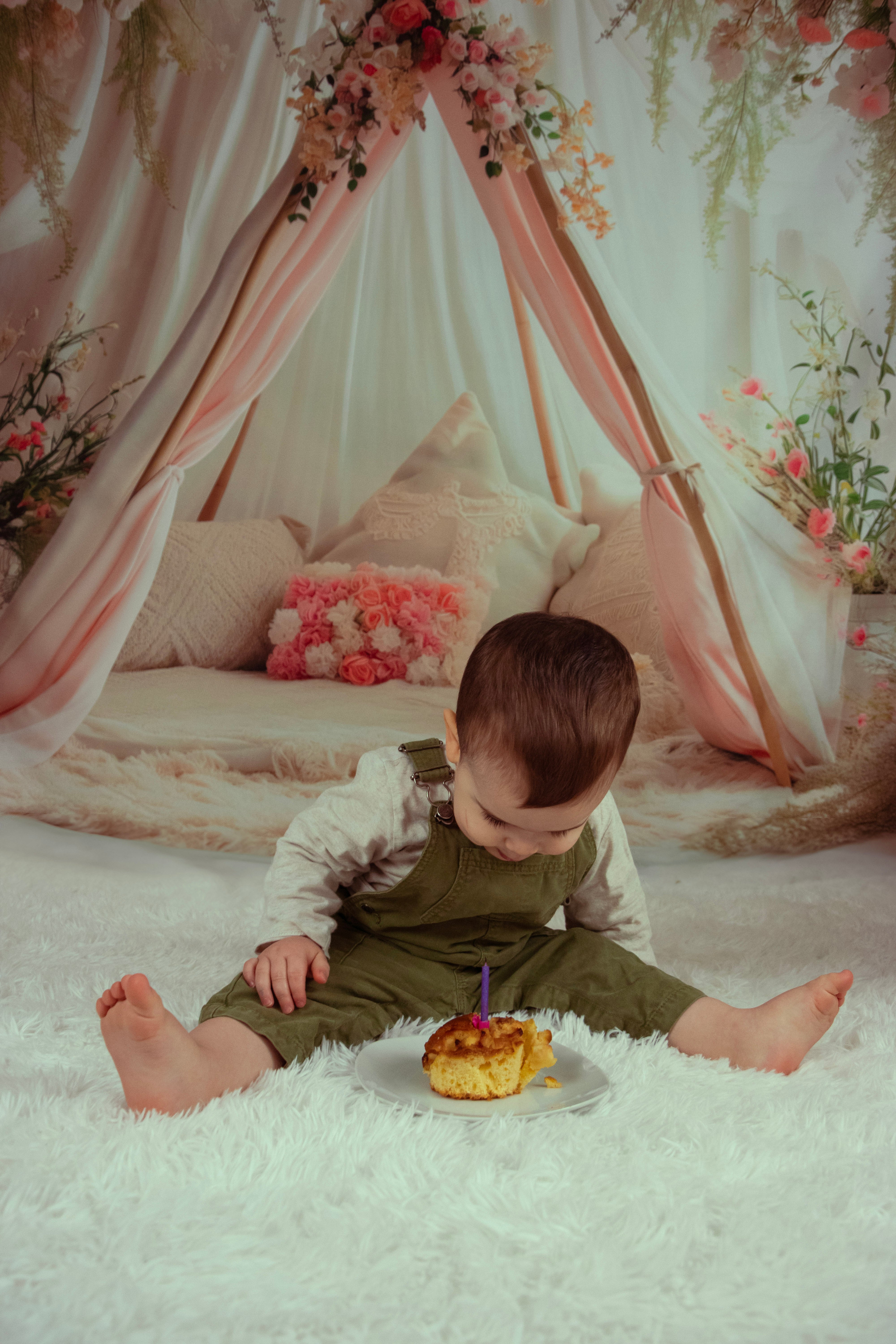 Kate Weißer Frühling Teepee mit Blumen Hintergrund von Patty Roberts - Kate Backdrop.de