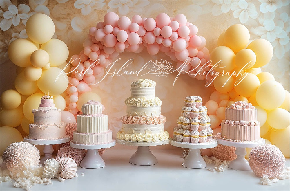 Kate Birthday Cake Smash Balloons Hintergrund Entworfen von Laura Bybee