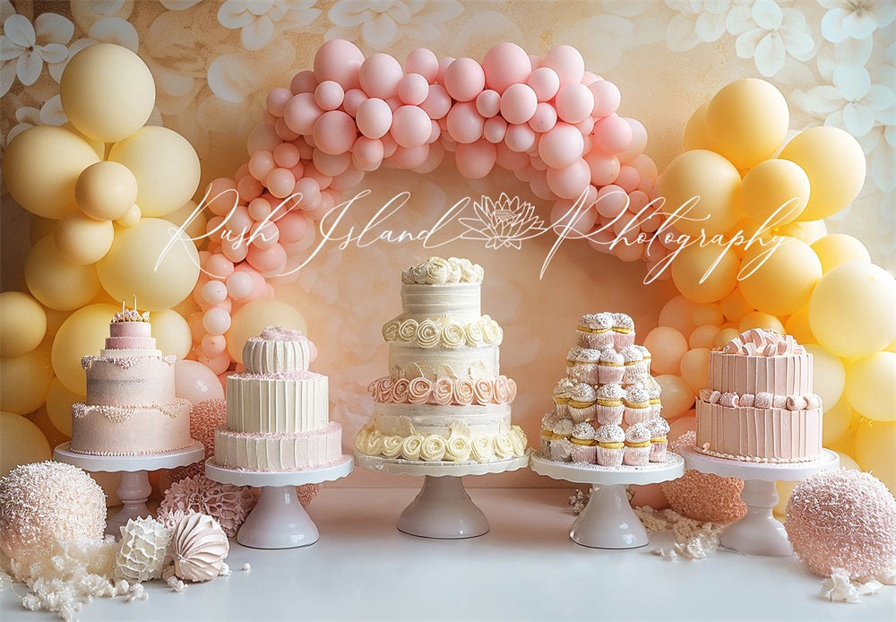 Kate Birthday Cake Smash Balloons Hintergrund Entworfen von Laura Bybee