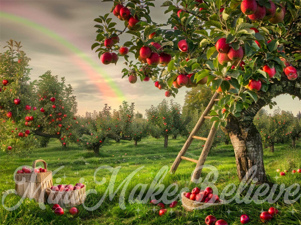 Kate Sommer Grün Wiesen Regenbogen Holzleiter Rote Apfel Obstgarten Hintergrund Entworfen von Mini MakeBelieve - Kate Backdrop.de