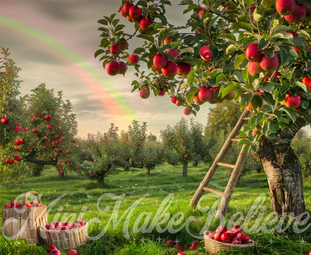 Kate Sommer Grün Wiesen Regenbogen Holzleiter Rote Apfel Obstgarten Hintergrund Entworfen von Mini MakeBelieve - Kate Backdrop.de
