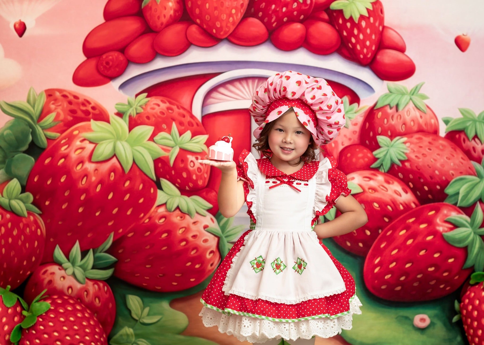 🔥50%OFF-Kate Frühling Cartoon Weiße Wolke Rosa Himmel Grün Wiese Rot Erdbeerhaus Hintergrund - Kate Backdrop.de