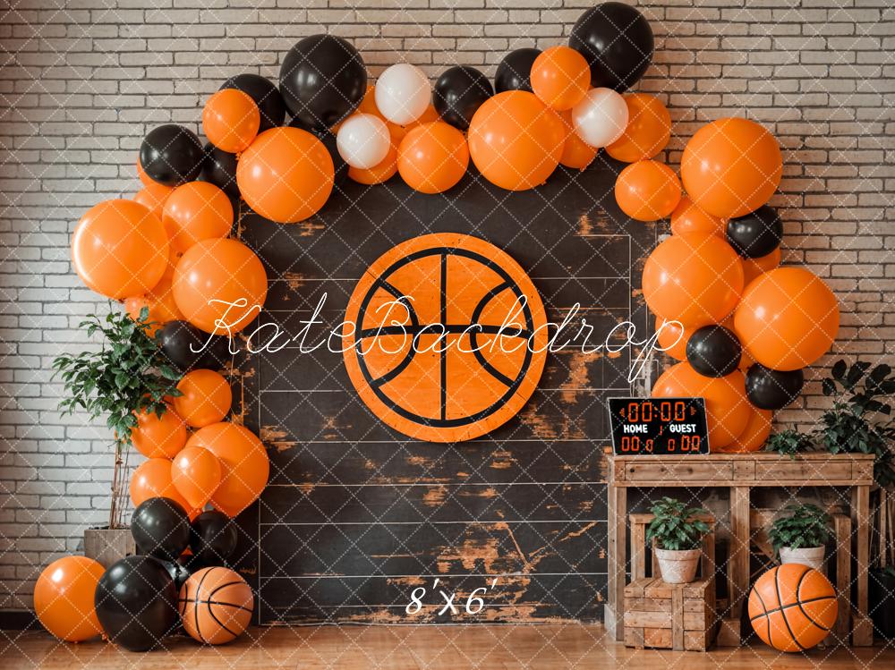 Kate Geburtstag Basketball Sport Anzeigetafel Bunte Ballon Bogen Beigefarbene Ziegelwand Hintergrund Entworfen von Emetselch - Kate Backdrop.de