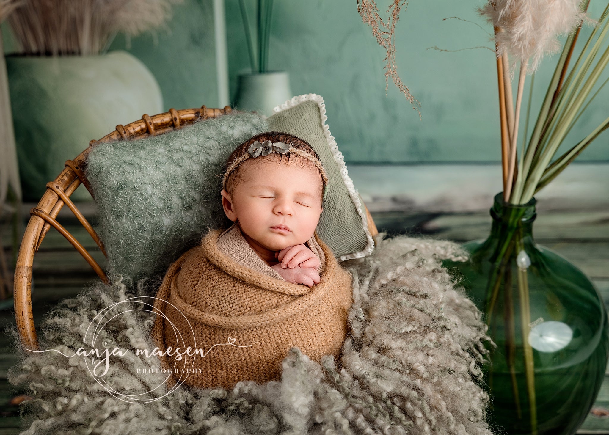 Kate Retro Boho Grüne Bogenwand Hintergrund Entworfen von Patty Robert