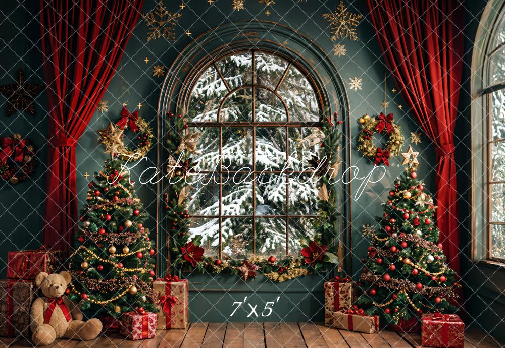 Kate Weihnachten Kranz Teddybär Roter Vorhang Dunkelgrünes Bogenfenster Hintergrund entworfen von Emetselch - Kate Backdrop.de