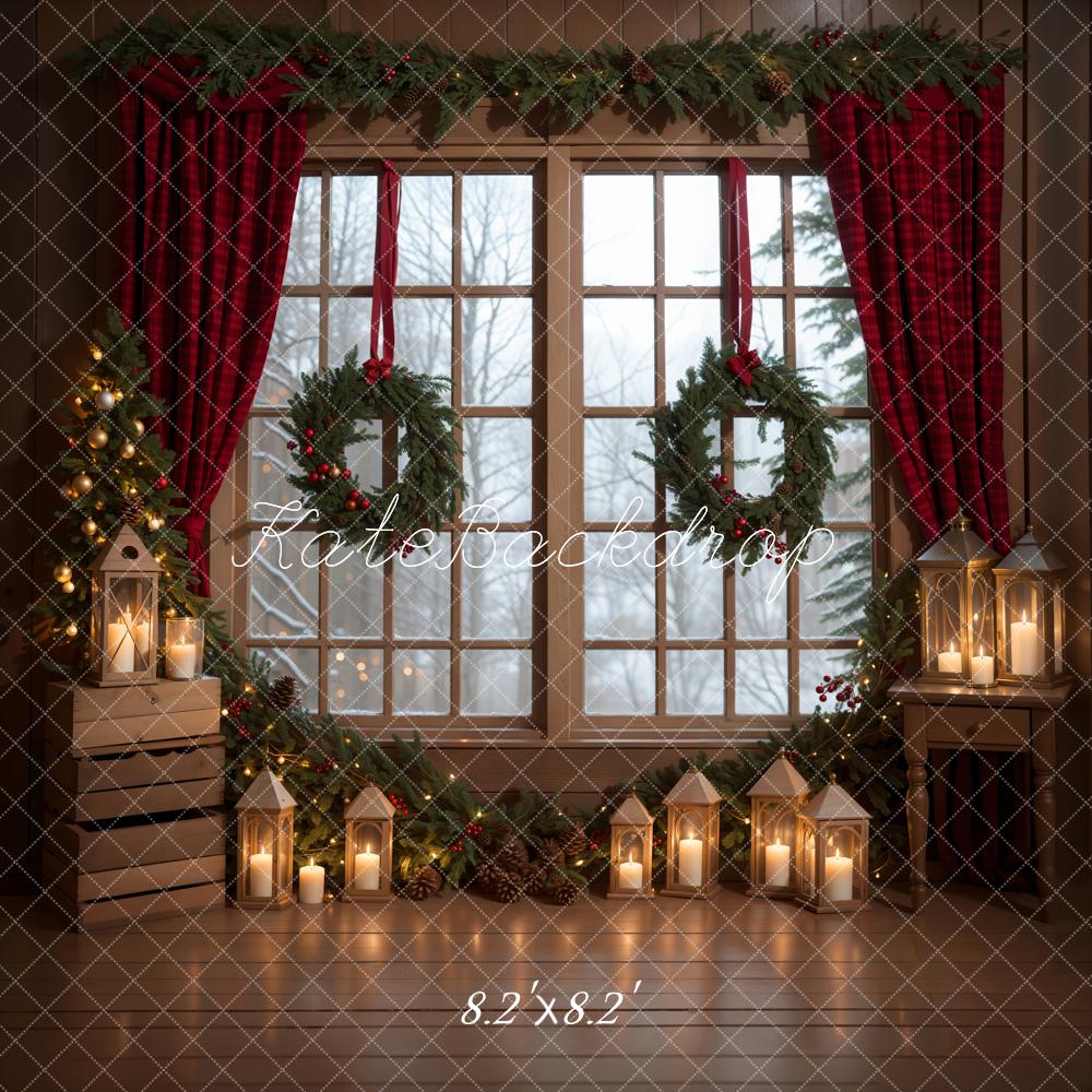 Kate Winter Weihnachten Indoor Grüner Kranz Roter Vorhang Weiße Eingerahmtes Fenster Hintergrund entworfen von Emetselch - Kate Backdrop.de