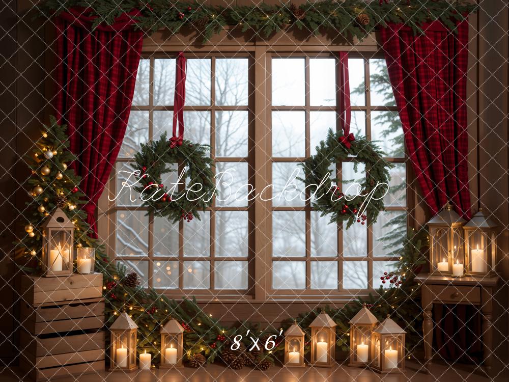 Kate Winter Weihnachten Indoor Grüner Kranz Roter Vorhang Weiße Eingerahmtes Fenster Hintergrund entworfen von Emetselch - Kate Backdrop.de