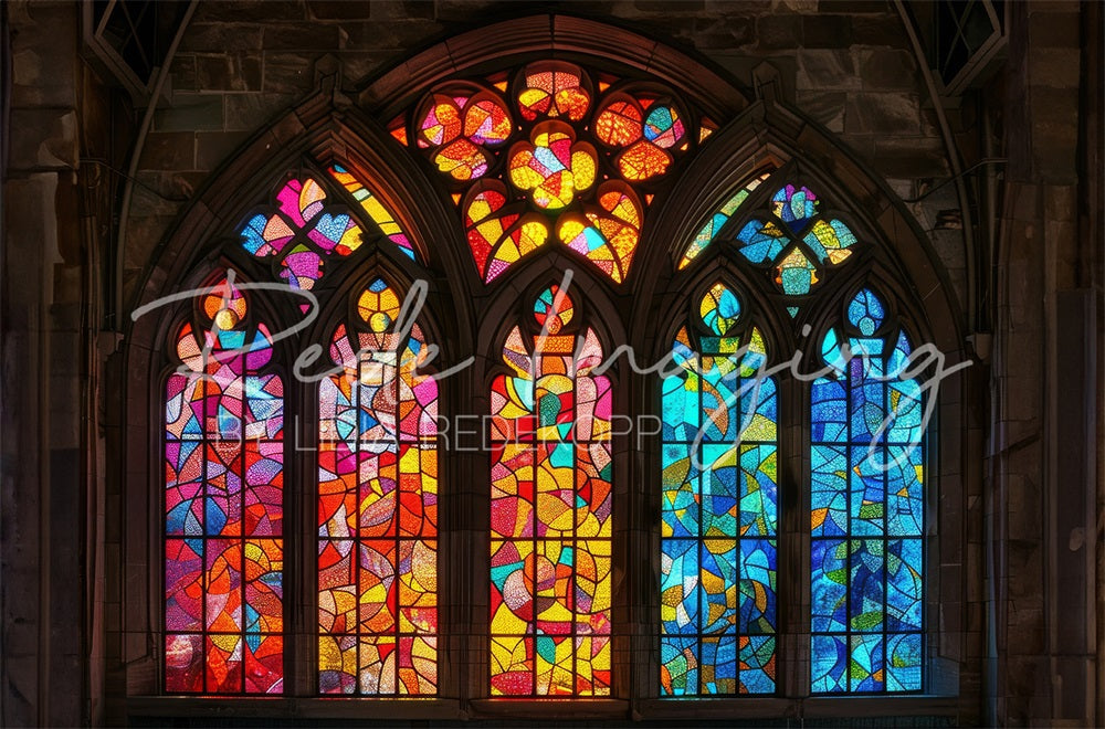 Kate Vintage Feine Kunst Kirchen Buntglas Bogenfenster Hintergrund entworfen von Lidia Redekopp