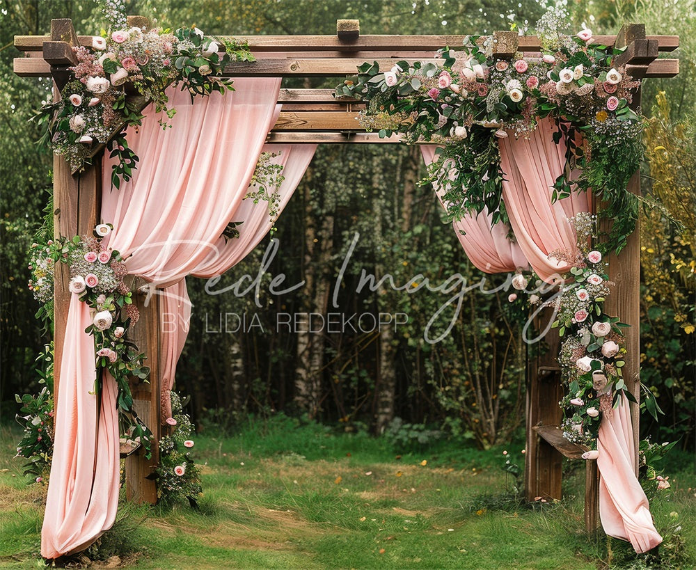 Kate Sommer Wald Hochzeit Pinkes Vorhang Florales Braunes Türrahmen Hintergrund entworfen von Lidia Redekopp - Kate Backdrop.de