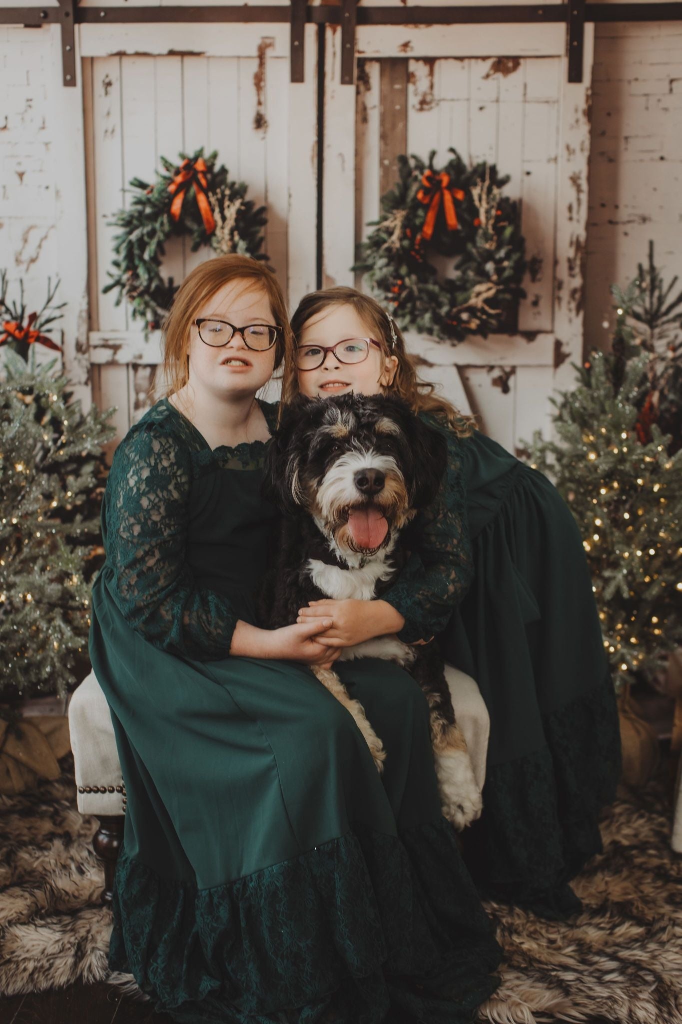 Kate Weihnachten Weiß Shabby Scheune Tür Hintergrund entworfen von Emetselch - Kate Backdrop.de