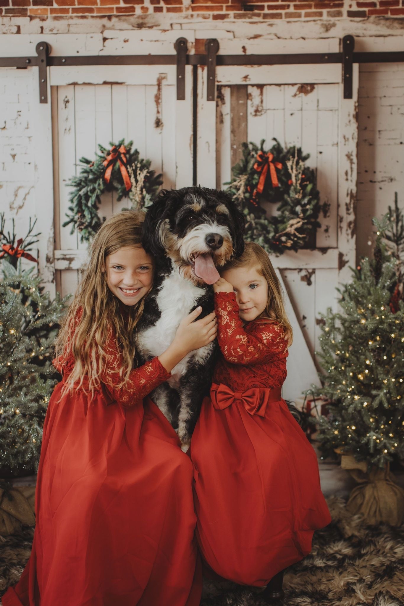 Kate Weihnachten Weiß Shabby Scheune Tür Hintergrund entworfen von Emetselch - Kate Backdrop.de