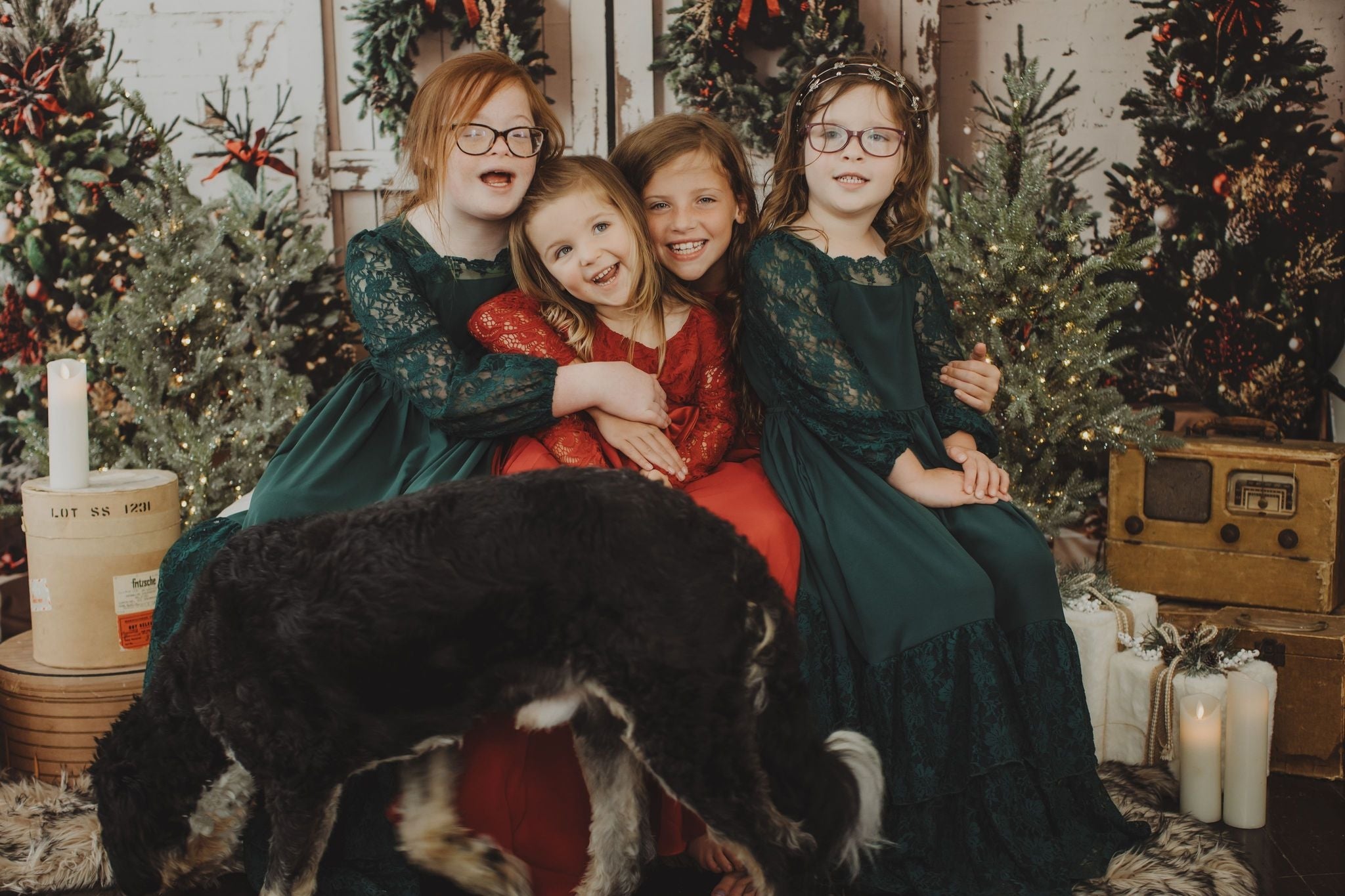 Kate Weihnachten Weiß Shabby Scheune Tür Hintergrund entworfen von Emetselch - Kate Backdrop.de
