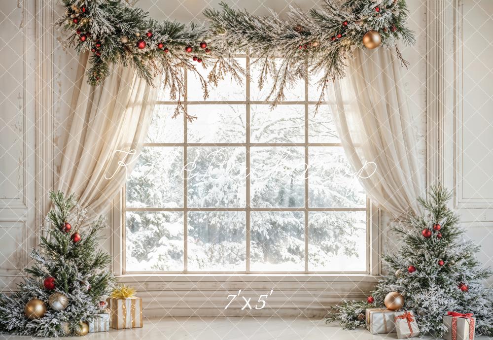 Kate Weihnachten-Baum Fenster Weiße Vorhänge Hintergrund Entworfen von Emetselch