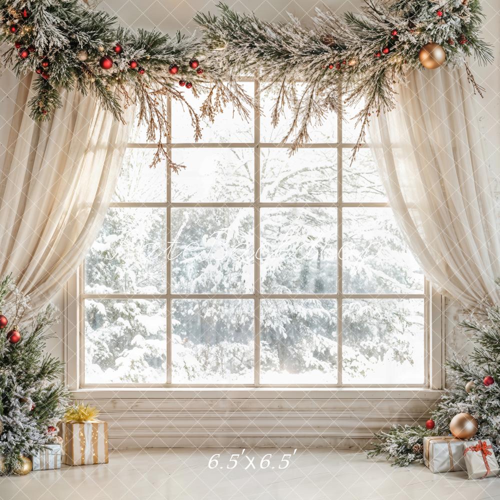 Kate Weihnachten-Baum Fenster Weiße Vorhänge Hintergrund Entworfen von Emetselch