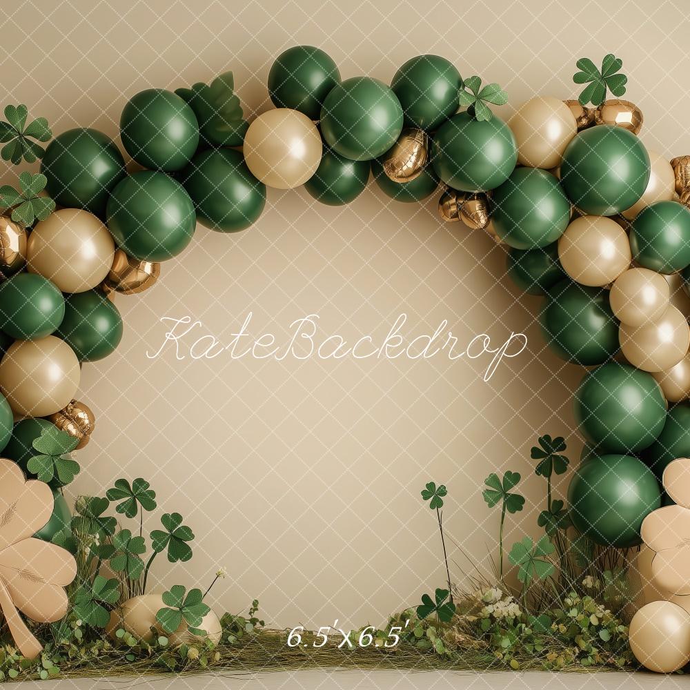 Kate Kleeblatt grüner Ballonbogen Hintergrund von Patty Roberts - Kate Backdrop.de