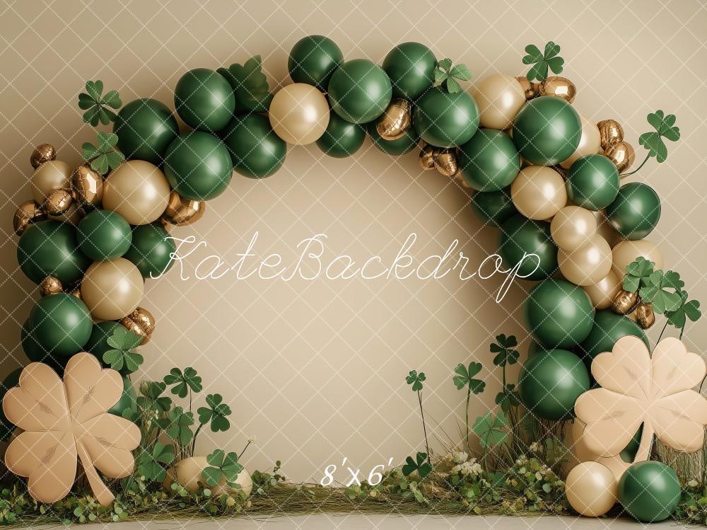 Kate Kleeblatt grüner Ballonbogen Hintergrund von Patty Roberts - Kate Backdrop.de