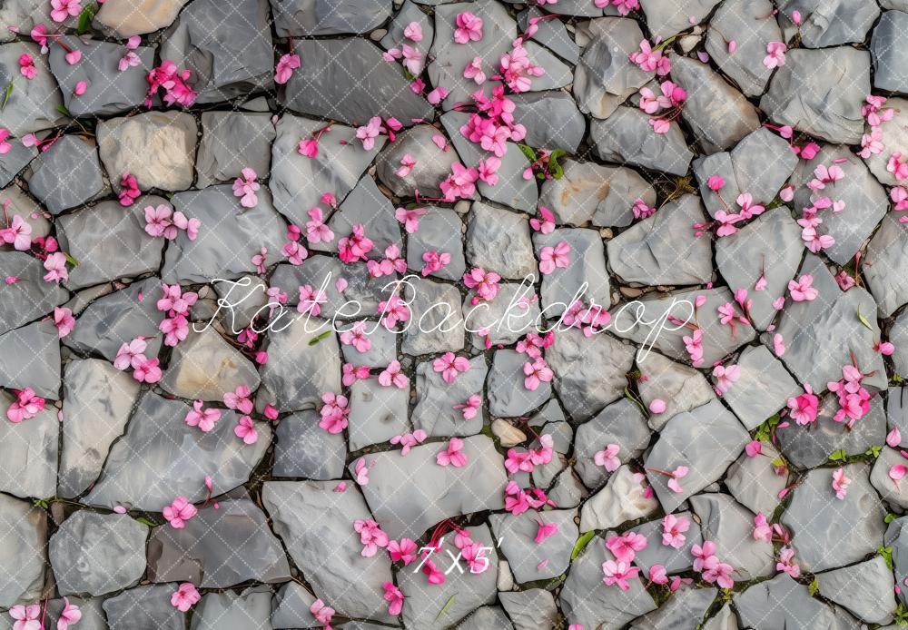 Kate Frühling Rosa Blütenblätter Pflasterstein Boden Hintergrund von Patty Roberts - Kate Backdrop.de