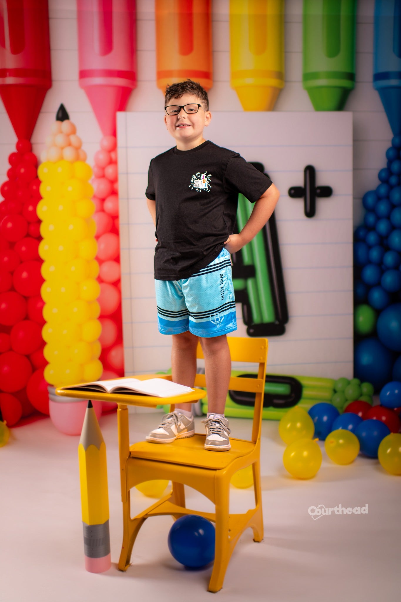 Kate Zurück zu Schule Buntstifte A Plus Hintergrund Entworfen von Patty Robert - Kate Backdrop.de