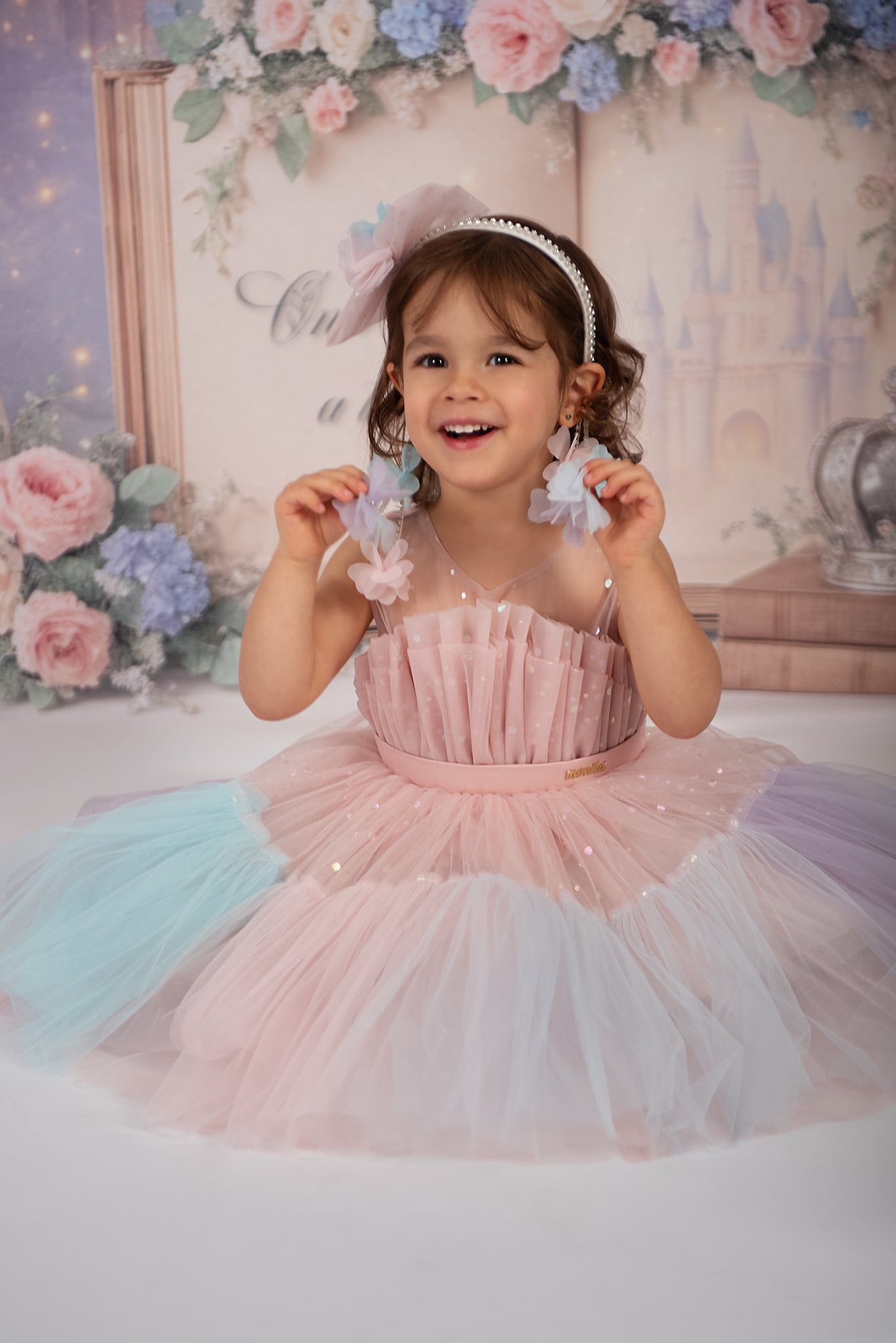 Kate Märchen Schloss Blumen Pastell Hintergrund Entworfen von Ashley Paul