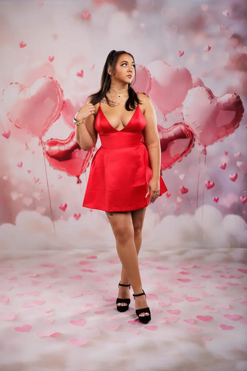 Kate Valentinstag Rosa Herzballons Wolken Hintergrund+Rosa Herzen auf weißer Wolkenstruktur boden Hintergrund