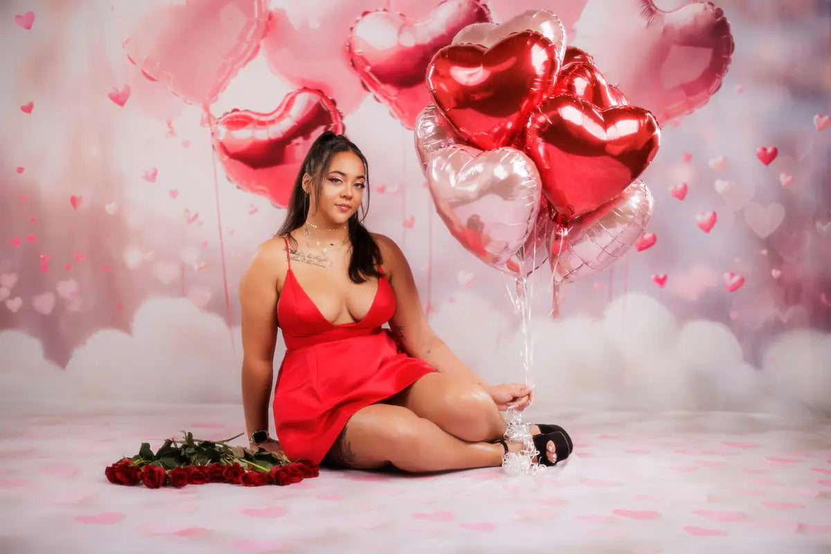 Kate Valentinstag Rosa Herzballons Wolken Hintergrund+Rosa Herzen auf weißer Wolkenstruktur boden Hintergrund