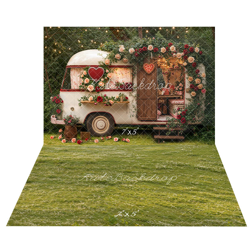 Kate Valentinstag Vintage Camper Blumengirlande Lichterkette Hintergrund+Frühlingsgrüne Wiese mit weißen Blumen auf dem Boden Hintergrund