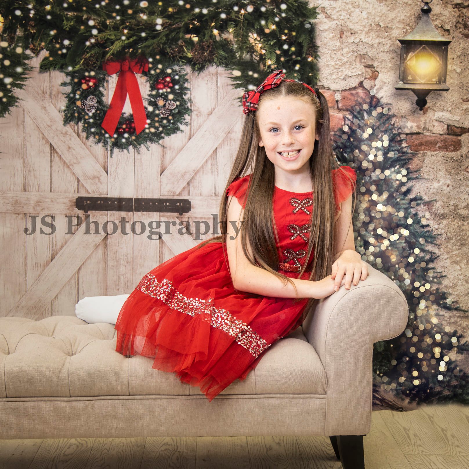 Kate Weihnachten Fleece Hintergrund Ziegelwand Tür & Xmas B?ume Entworfen von JS Photography - Kate Backdrop.de