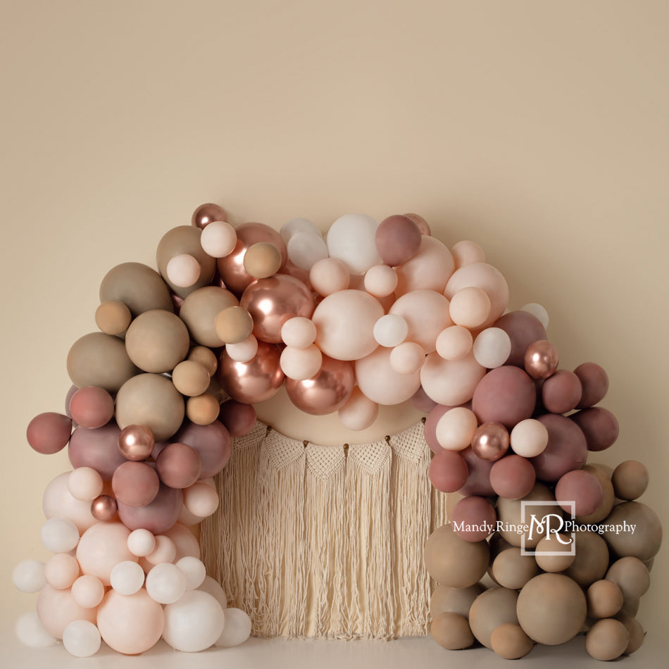 Kate Matt Ballonbogen Macrame Wand Fleece Hintergrund Entworfen von Mandy Ringe - Kate Backdrop.de